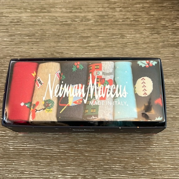 Neiman Marcus Men's Holiday 6-Pack Crew Socks - Picture 3 of 3